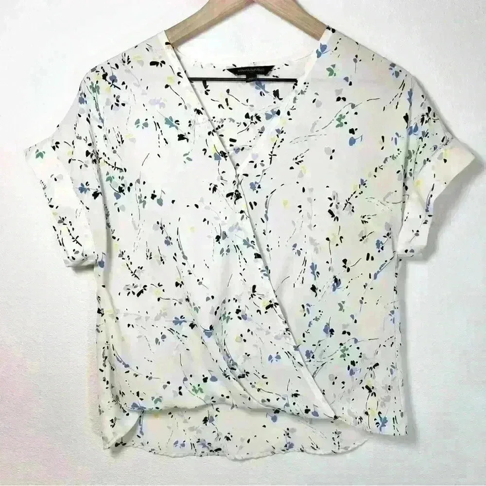 Banana Republic Women’s Wrap-Front White Floral Top Size XS - Picture 2 of 14